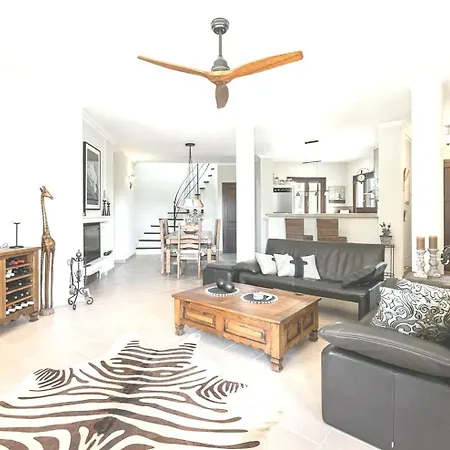 بيت للعطل Idyllic Gem By The Sea